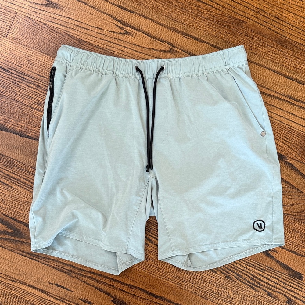 B17 Vuori Men's Medium Athletic Shorts in Light Sage